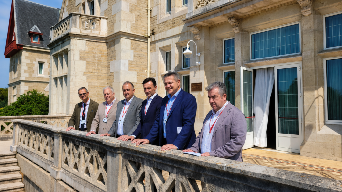 Octavio López posa con los consejeros de Vivienda de Madrid, Murcia y Cantabria en un balcón del Palacio de la Magdalena de Santander.
