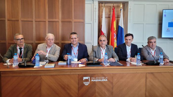 Los consejeros han participado en la mesa 'Construyendo el futuro de la vivienda en España'.