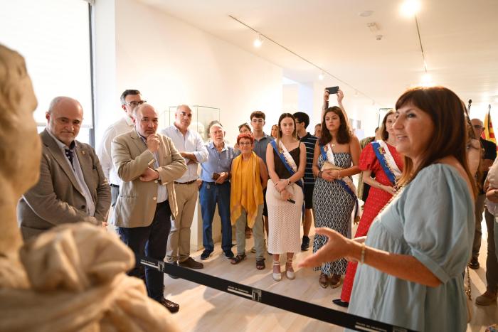 La directora del Museo de Zaragoza, Eva Alquézar, ha presentado la exposición al público
