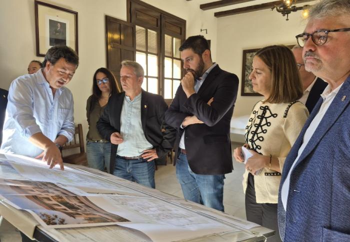 Alejandro Nolasco conoce el anteproyecto del Ayuntamiento de Castelserás