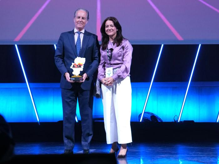 El director gerente Pedro Sas ha recogido el premio de APL.