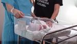 Los felices padres posan junto al pequeño Ander