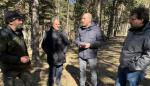 El director general de Medio Natural y Gestión Forestal, Diego Bayona, en su visita a los montes de Cedrillas.