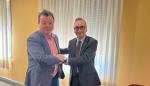 El presidente de la FAMCP y el director General de Planificación y Desarrollo Económico tras la firma de la declaración a Aragón Economía Social