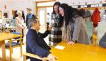 Susín ha visitado este lunes la residencia Sagrada Familia en Huesca junto a la alcaldesa Orduna