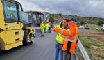 El director general de Carreteras, Miguel Ángel Arminio, supervisa las obras de la A-2520.
