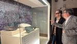 Pedro Olloqui e Isidro Aguilera inauguran la exposición "Antes del latín: Lenguas prerromanas en Aragón (siglos II – I a.C)”.