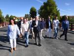 Octavio López, junto con alcaldes de los municipios que atraviesa la A-222, momentos antes de reabrir la A-222 en Belchite.
