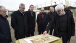 El Presidente Lambán visita las obras del centro de Salud de Binéfar que se abrirá el próximo verano y el nuevo colegio, el curso que viene