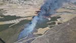 Efectivos del Gobierno de Aragón, Ministerio de Medio Ambiente, Ejército y Bomberos intentan estabilizar  un incendio en el monte de Zuera