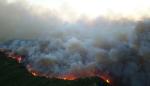 La menor intensidad del viento y el fraccionamiento del frente  facilitan el trabajo en el incendio de las Cinco Villas