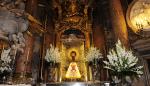 Suárez asiste a la ofrenda del manto de la UME a la Virgen del Pilar