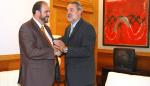 El consejero de Medio Ambiente, Alfredo Boné, recibe al consejero de Medio Ambiente y Desarrollo Rural de Castilla-La Mancha, José Luis Martínez Guijarro