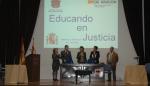 Los alumnos del programa "Educando en Justicia" realizan una práctica de simulación de un juicio