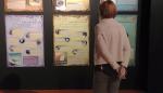 Museografía en el Museo Paleontológico de Dinópolis con ganadores del premio Paleonturología de ediciones anteriores.