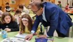 Felipe Faci visita el aula de madrugadores del CPI Parque Goya de Zaragoza