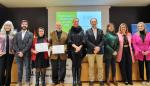 Foto de familia tras la entrega de los VI Galardones de Economía Social en Aragón