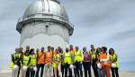 La consejera Díaz, en el centro, durante una visita al Observatorio de Javalambre.