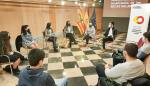 En la fotografía de archivo, reunión de la consejera Díaz con alumnos beneficiarios de las becas salario..