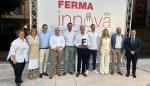 Foto de familia en el transcurso de la entrega del Trofeo FERMA 2023 a Automóviles Serrano