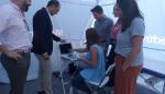 El consejero de Sanidad, José Luis Bancalero Flores, visita la carpa instalada por la Sociedad Aragonesa de Angiología y Cirugía Vascular para la detección de aneurismas de aorta abdominal.