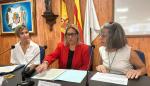 Estíbaliz Tolosa, en el centro, con Concha Gómez, presidenta del Colegio Oficial de Enfermería de Teruel, y Marta Blasco, presidenta de la Subcomisión de Enfermería de la Unidad Docente de Atención Familiar y Comunitaria de Alcañiz.