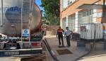 Cada depósito tiene 1.000 litros de capacidad. En la imagen, el llenado de uno de ellos