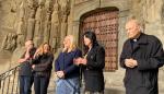 La directora general de Patrimonio Cultural, Gloria Pérez, en la Iglesia de San Esteban junto a la alcaldesa de Sos, María José Navarro, los representantes de la empresa Artyco, Fernando Guerra y Pilar de Hoyos, y el párroco de Sos, Máximo Garcés.