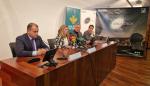 Claudia Pérez Forniés, con el consejero Manuel Blasco, el director de Caja Rural de Teruel y el director de CEFCA.