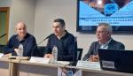 Miguel Ángel Anía, junto con el alcalde de Canfranc y el Colegio de Ingenieros de Caminos, Canales y Puertos de Aragón, durante la jornada.