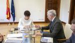 Octavio López e Isabel Rodríguez, durante un momento de la reunión bilaterial.