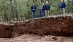 Javier Rincón, junto al alcalde y concejales de Burbáguena, durante la visita a la zona afectada