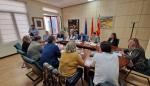 El consejero de Agricultura junto a su equipo en un momento de la reunión con responsables de UPA