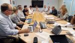 Un momento de la reunión celebrada esta mañana de los directores generales con técnicos, representantes de la Comarca y de la empresa