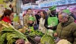 Carmen Susín ha acompañado a los alumnos del Colegio San Martín de Porres en su visita al Mercado Central