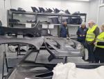 José Manuel Aranda y Mar Paños en la visita a Iberia Compositech Manufacturing