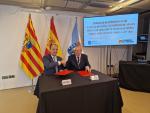 Los consejeros Bancalero Flores (Aragón) y Gómez Caamaño (Galicia) tras la firma del innovador acuerdo