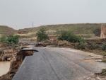 Los cortes en carretera, como este en el puente de la A-222 en Belchite, obligan a modificar los recorridos de cuatro líneas de autobús.
