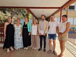 La consejera y el presidente de la DPH han visitado el CEIP Víctor Mendoza.