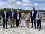 Isabel Martín Retortillo, en el centro de la imagen, y a su izquierda Cristina García y Jesús Gericó en Pau (Francia)