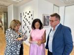 La consejera de Educación, Tomasa Hernández, la alcaldesa de Maella, María Elena Bondía, y el director general de Planificación, Centros y Formación Profesional, Luis Mallada.
