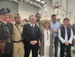 La consejera ha asistido a las jornadas de recreación de la Guerra Civil en Singra.