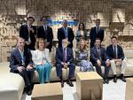 La vicepresidenta Mar Vaquero junto a parte de su equipo y responsables de NTT Data.