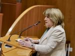 La consejera de Educación, Cultura y Deporte, Tomasa Hernández, este viernes en el pleno de las Cortes.