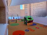 La empresa Lacasa ha adecuado una terraza del Hospital Infantil Miguel Servet de Zaragoza como espacio de juego para niños hospitalizados
