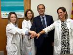 El consejero con miembros del equipo directivo del Hospital de Barbastro