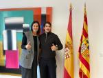 La directora general de Deporte, Cristina García, y el atleta extremo, Juan Carlos Gimeno.