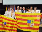 En la foto, los cuatro medallistas aragoneses con el director general de Planificación, Centros y FP, Luis Mallada
