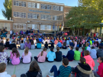 En imagen de archivo, actividad en el exterior del CEIP Miguel Artazos.