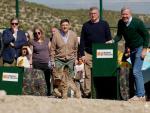 Jorge Azcón, durante la suelta de los linces.